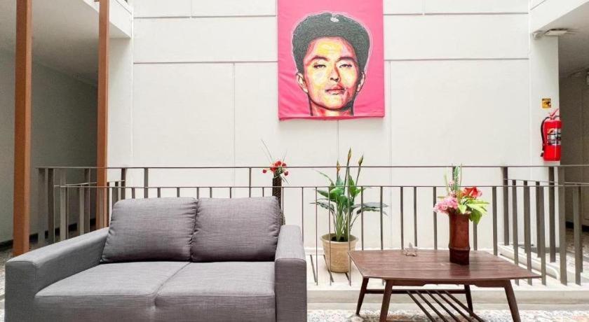 Bb House Mini Suite Hotel Bangkok Exterior photo