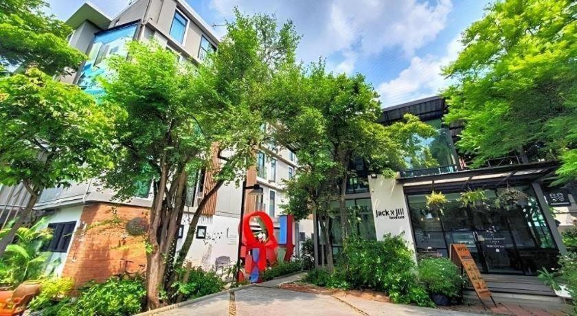 Bb House Mini Suite Hotel Bangkok Exterior photo