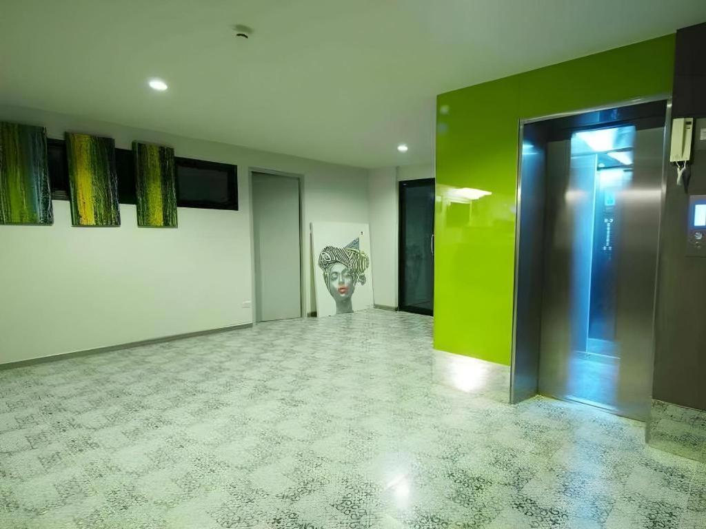 Bb House Mini Suite Hotel Bangkok Exterior photo